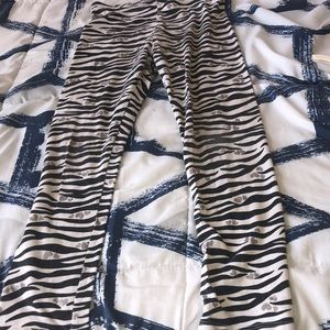 LEGGINGS THAT HAVE A DESIGN